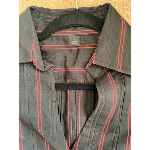 Express Women’s blouse, black with red stripes. Button down with button sleeves. - Picture 8 of 8